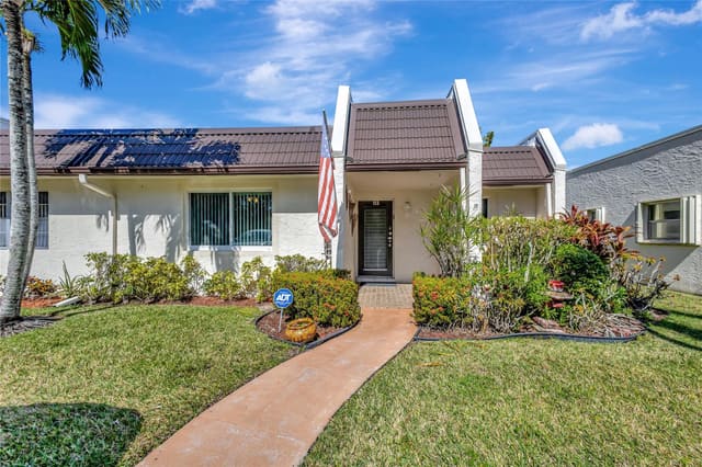 113 Lake Susan Drive 113, sold in Golden Lakes Condo, West Palm Beach, FL