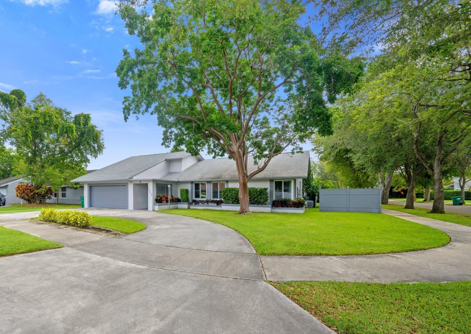 10115 E Calusa Club Drive, Miami, FL 33186