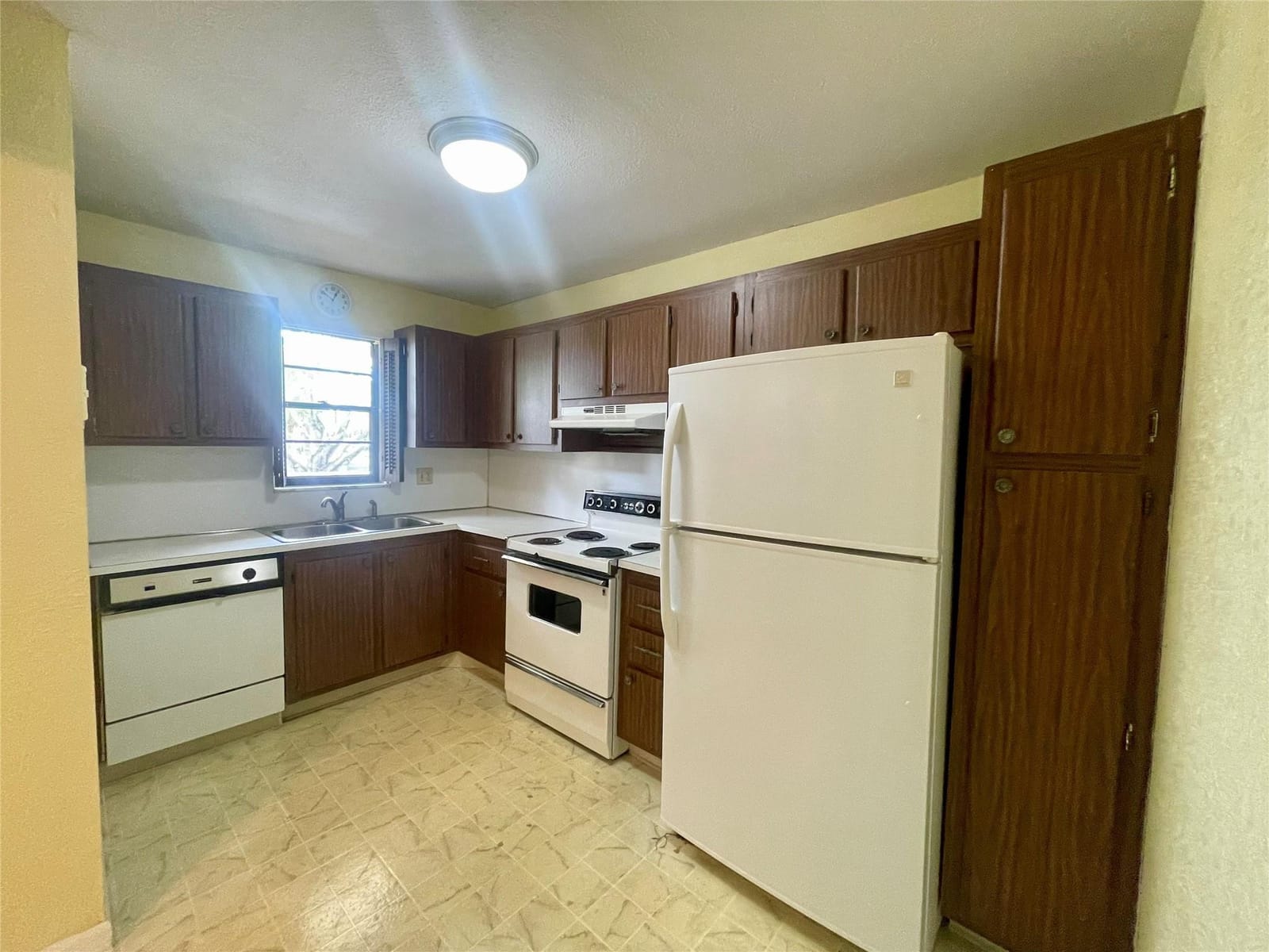2450 Deer Creek Country Club Boulevard 206-B, Deerfield Beach, FL 33442 photo 4
