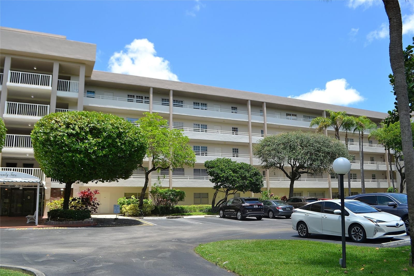 3850 Oaks Clubhouse Drive 405, Pompano Beach, FL 33069 photo 13