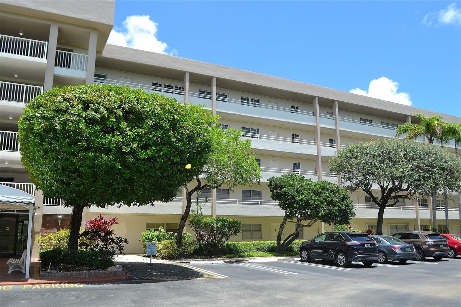3850 Oaks Clubhouse Drive 405, Pompano Beach, FL 33069 photo 14