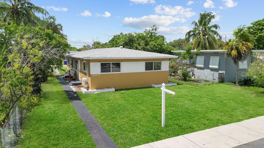2212 Roosevelt Street, Hollywood, FL 33020 photo 2