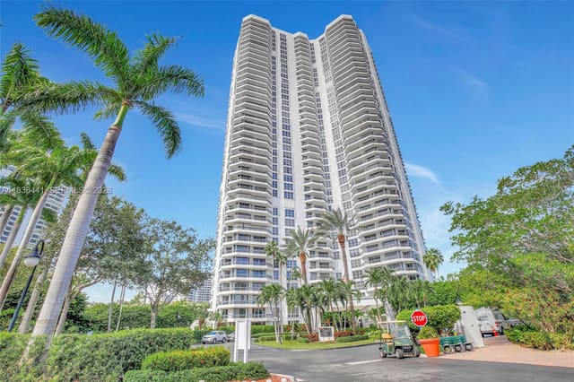 3500 Mystic Pointe Drive 306, Aventura, FL 33180
