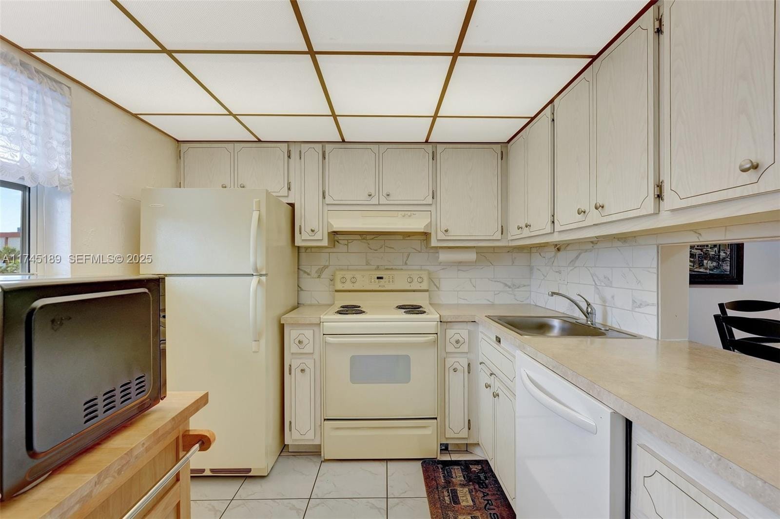 2801 NW 47th Terrace 305B — photo 9