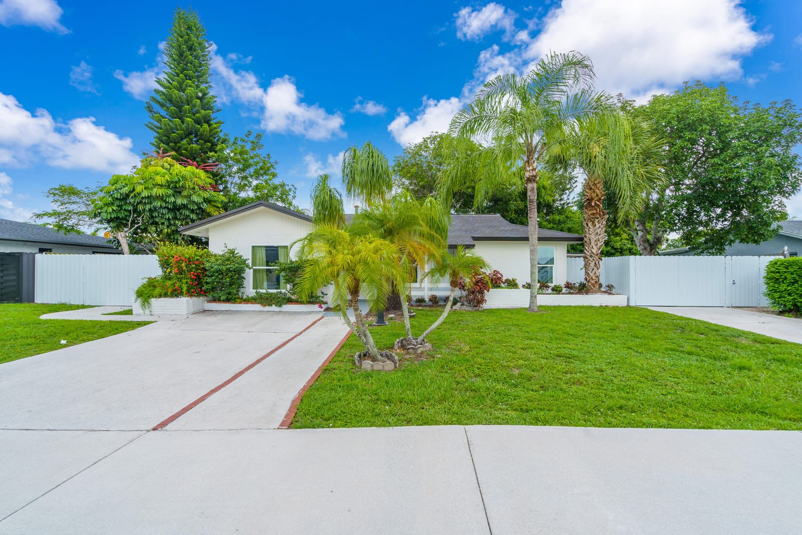 849 Royal Palm Beach Boulevard, Royal Palm Beach, FL 33411