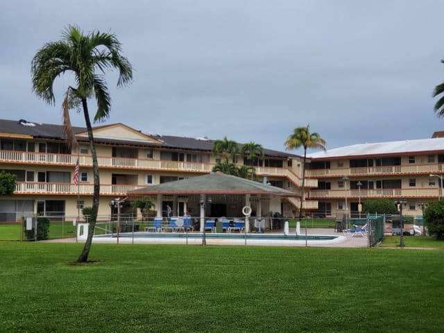 5300 Washington B130, sold in Beverly Hills, Hollywood, FL