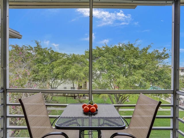 16801 NE 13th Avenue 305, sold in Mar Len Gardens No 7 Corp, Miami, FL