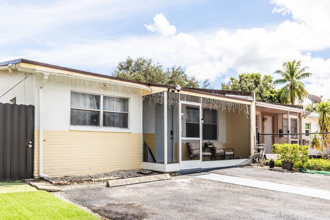 3841 SW 54th Avenue, West Park, FL 33023
