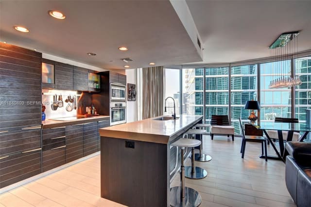 200 Biscayne Boulevard Way 3901, Miami, FL 33131