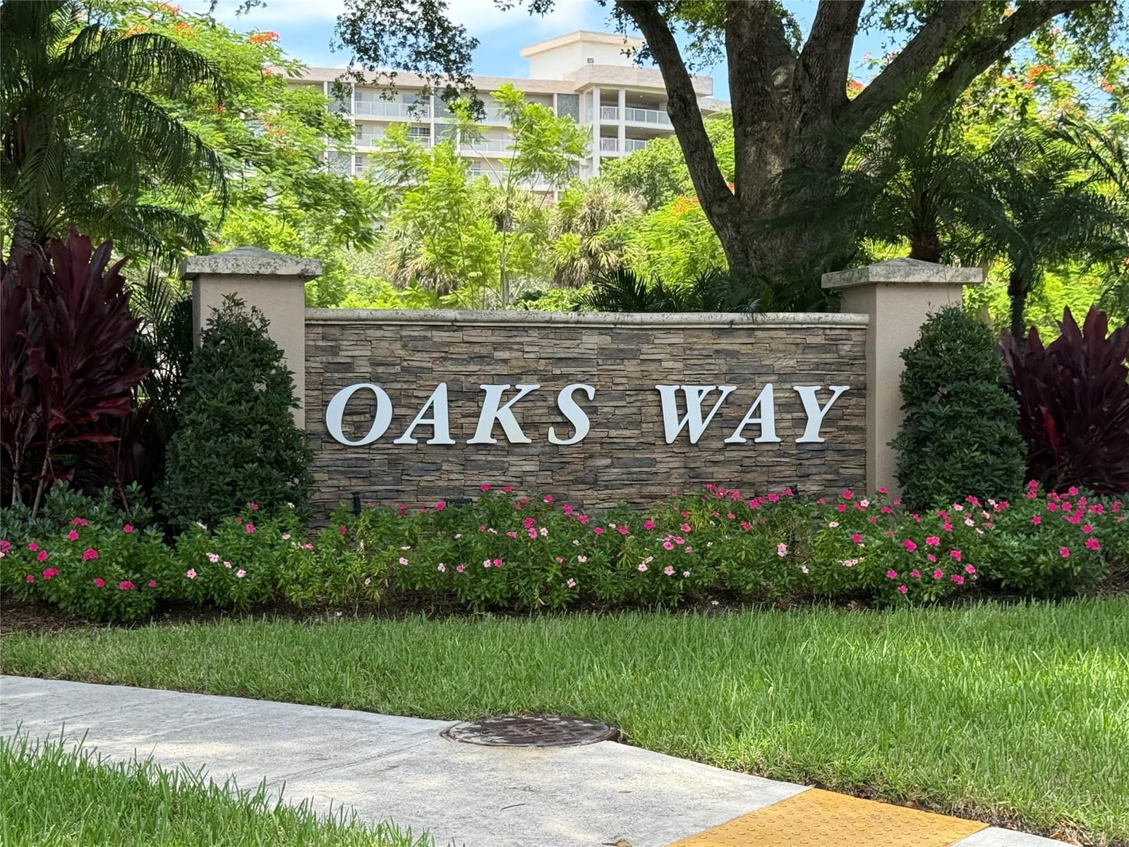 3499 Oaks Way 506 — photo 3
