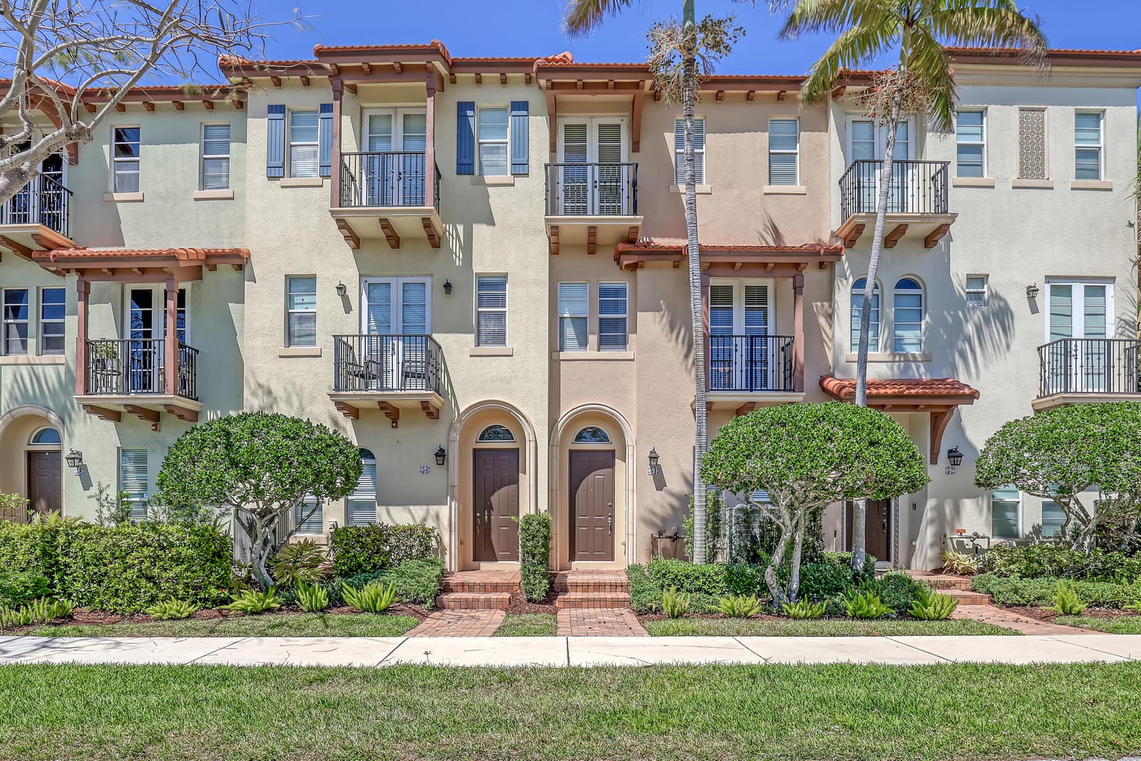 54 Via Floresta Drive, Boca Raton, FL 33487
