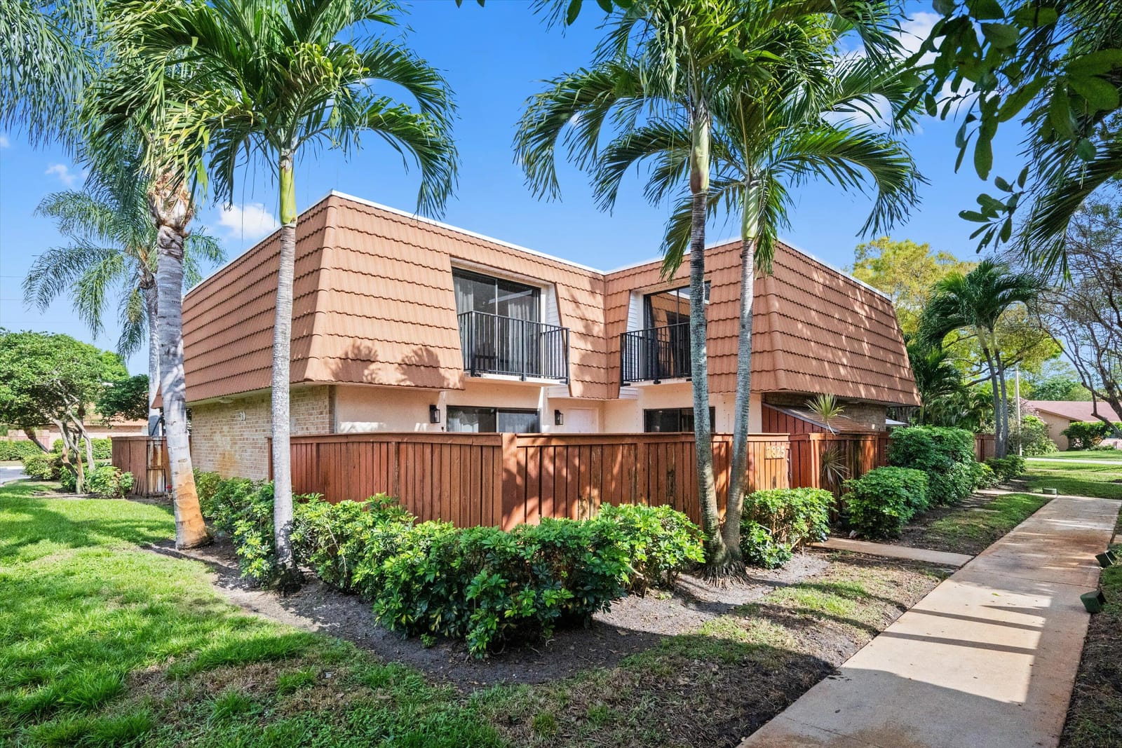 2825 SW 11th Place N, Deerfield Beach, FL 33442
