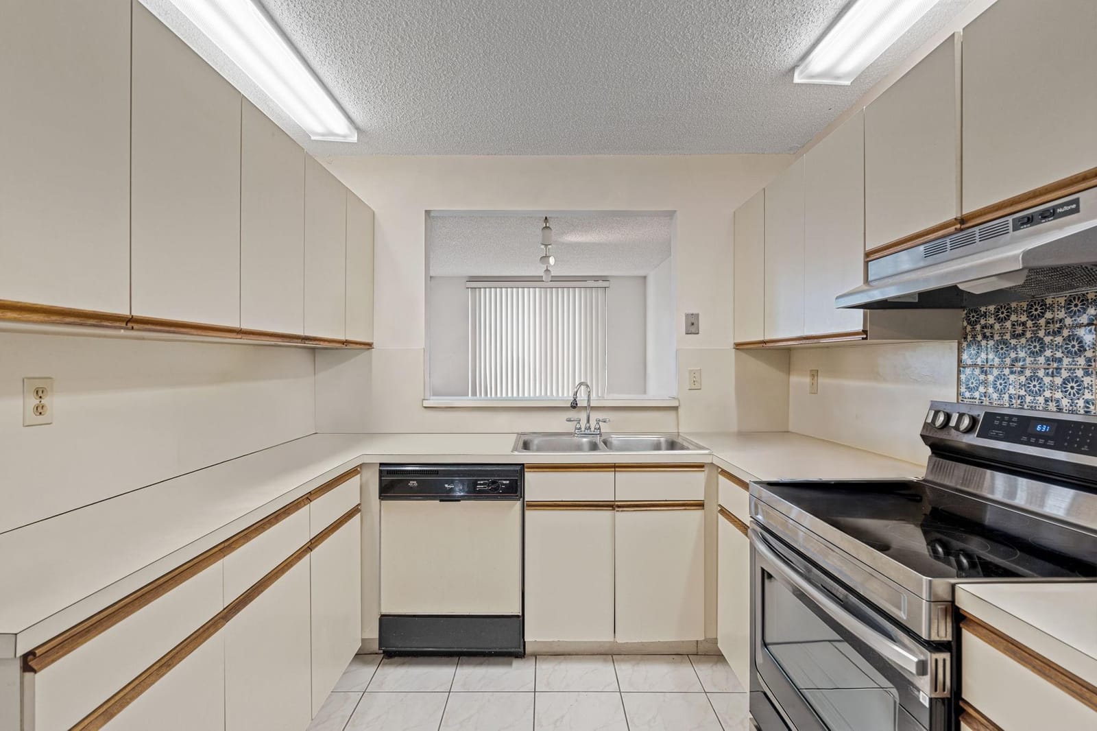 10107 Costa Del Sol Boulevard D-56, Doral, FL 33178 photo 13