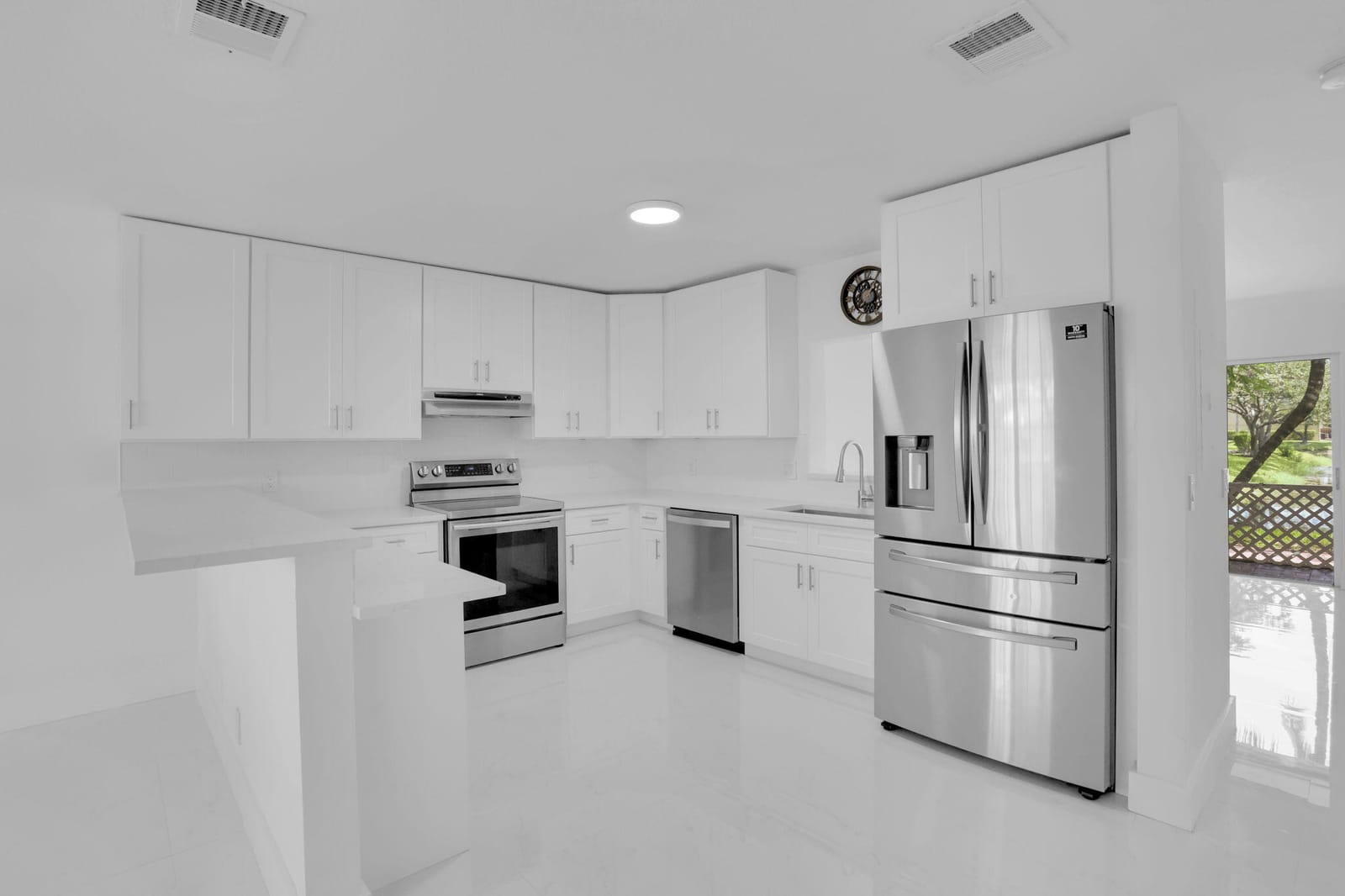 9539 NW 42nd Street — photo 5