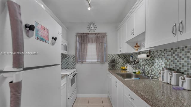 3265 Griffin Road 106, sold in Palms At Dania Beach Cond, Dania Beach, FL
