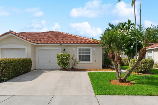 5076 N La Sedona Circle, sold in Sierra Vista, Delray Beach, FL
