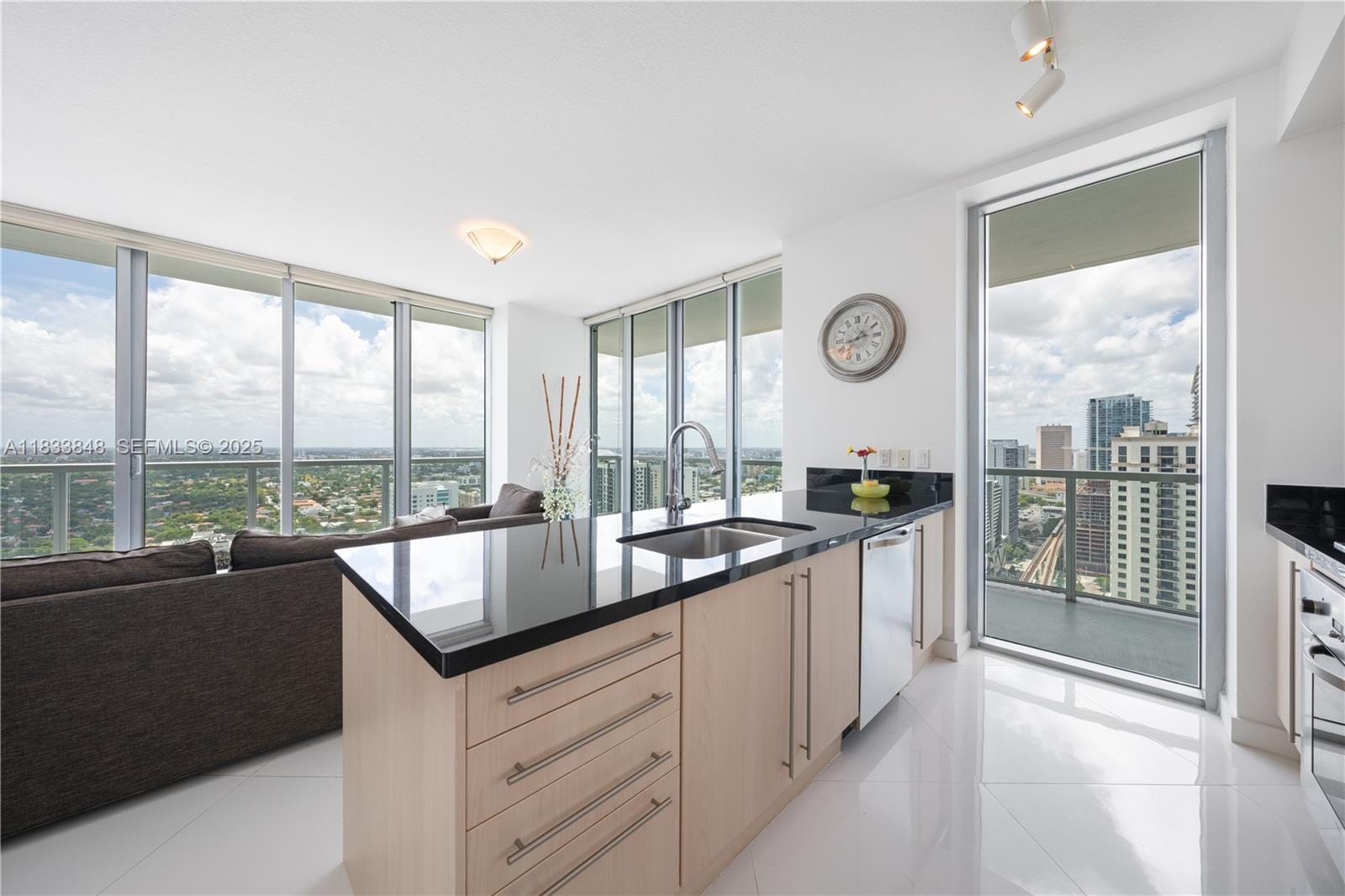 79 SW 12th Street 3812S, Miami, FL 33130 photo 2