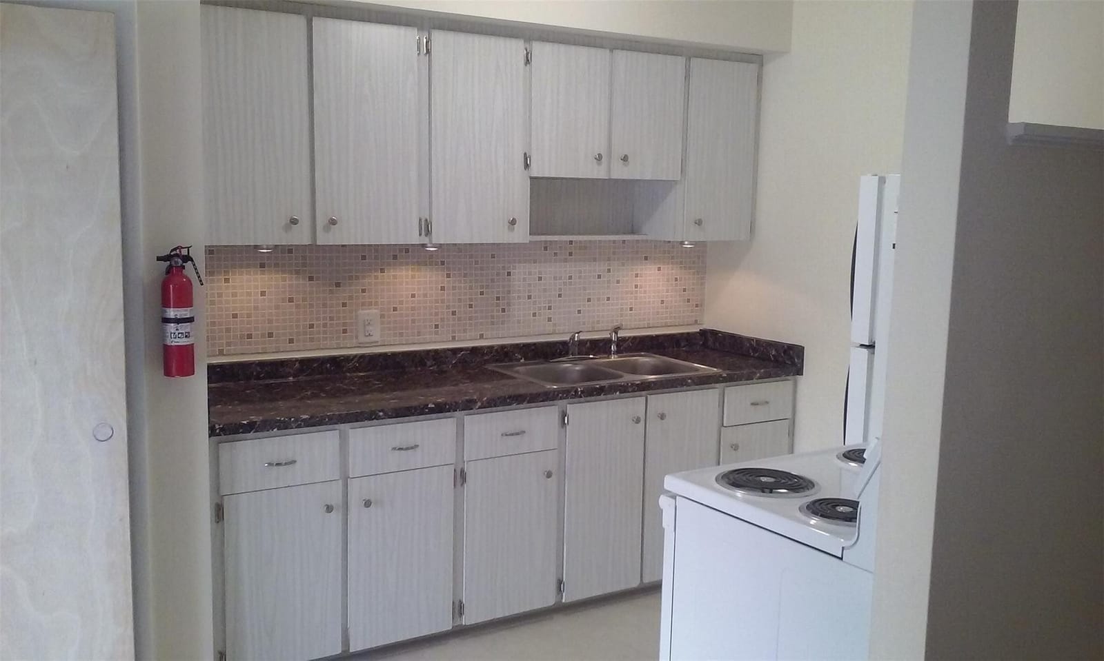 521 W Perry Street — photo 4