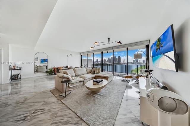 1000 Venetian Way 708, sold in One Thousand Venetian Way, Miami, FL