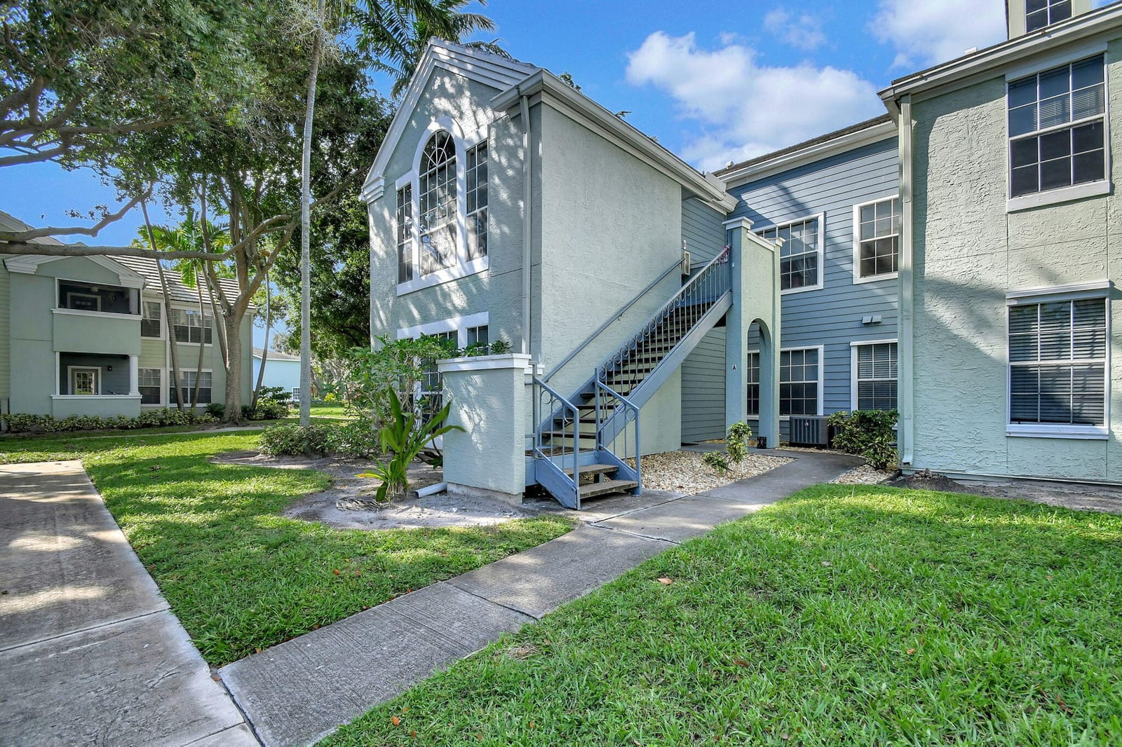 1215 Crystal Way B — photo 3