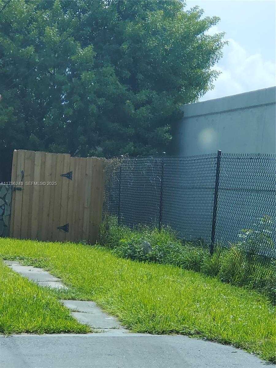 3149 NW 11th Street, Miami, FL 33125 photo 4