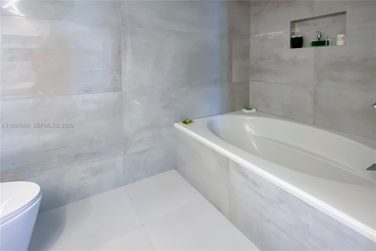 800 Parkview Drive 708 — photo 7