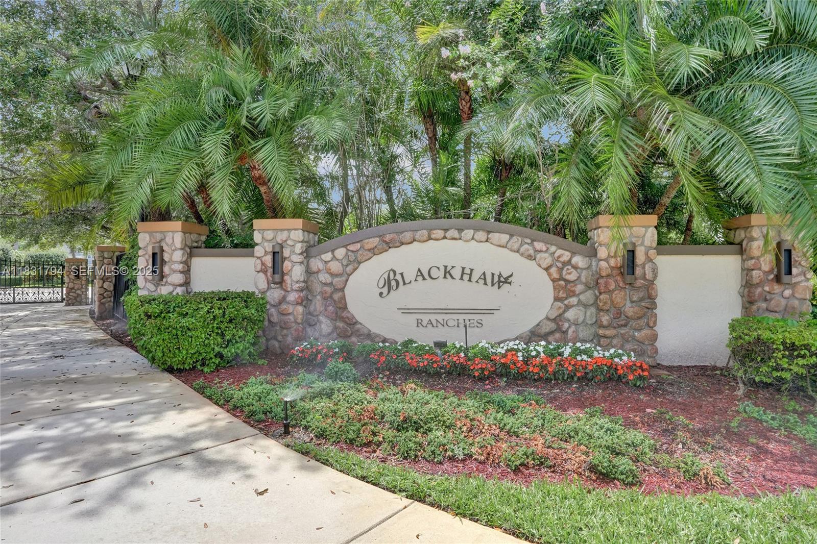 11056 Blackhawk Boulevard — photo 2