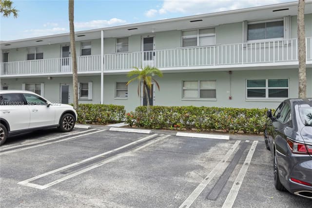 2340 SW 22nd Avenue 316, sold in Sabal Pine Condo, Delray Beach, FL