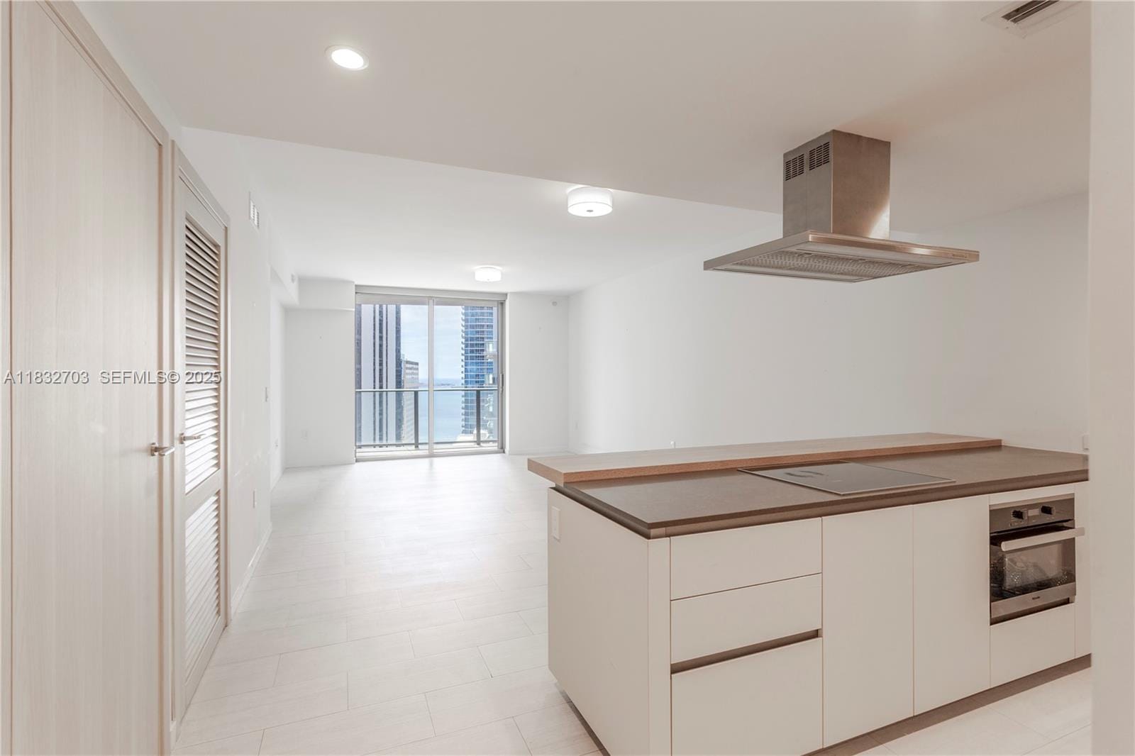 1000 Brickell Plaza 3703, Miami, FL 33131 photo 8