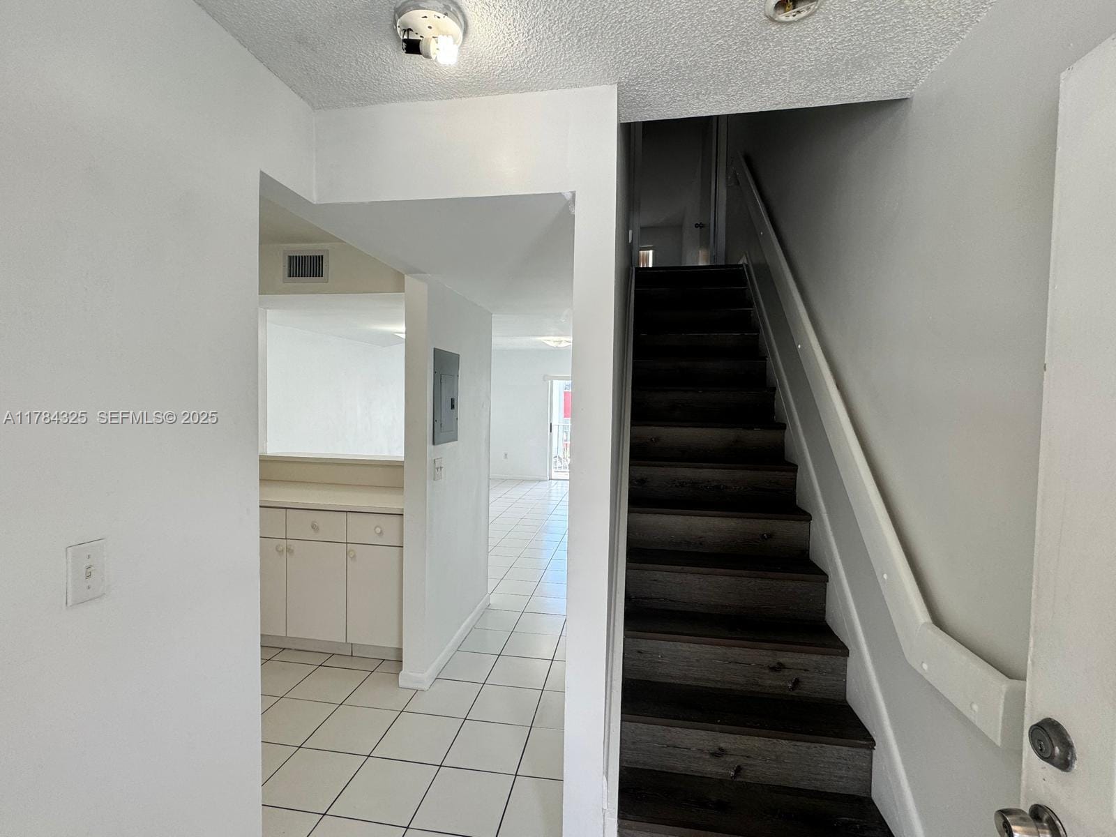 2620 W 76th Street 201, Hialeah, FL 33016 photo 2