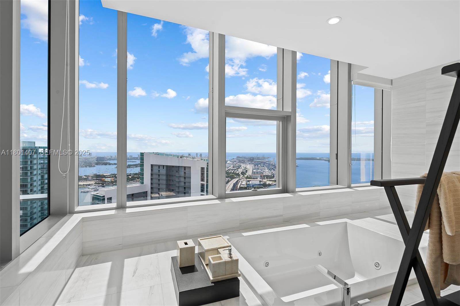 851 NE 1st Avenue PH 5401, Miami, FL 33132 photo 18