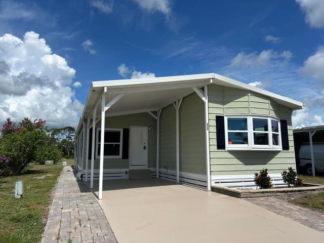 55 Vista De Laguna, sold in Spanish Lakes Country Club, Fort Pierce, FL