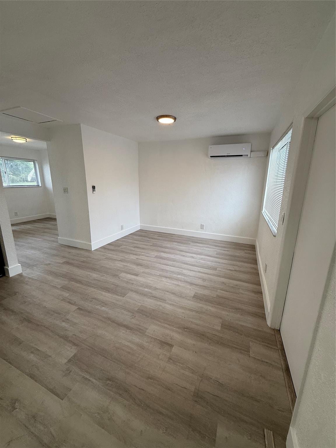 2213 Lincoln Street 4 — photo 2