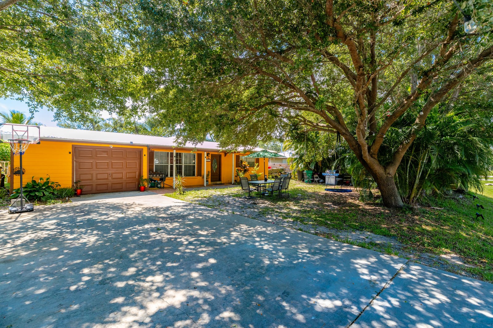 5402 Shannon Drive — photo 2