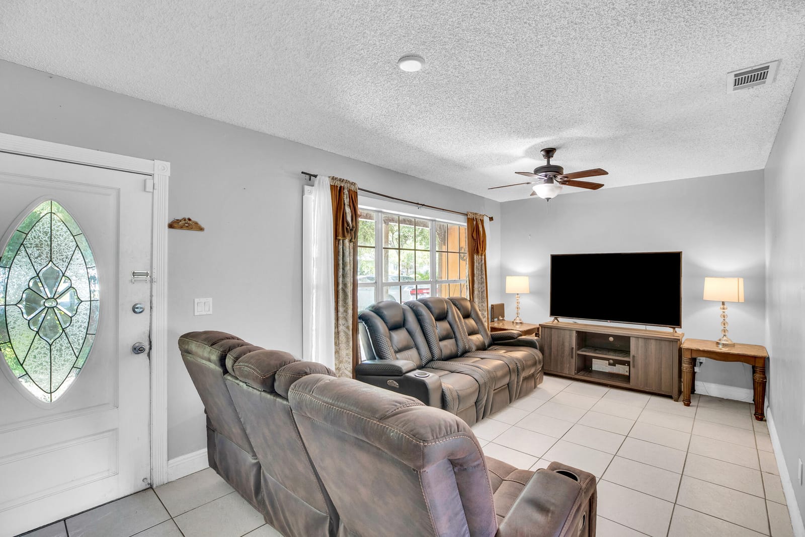 5402 Shannon Drive — photo 3