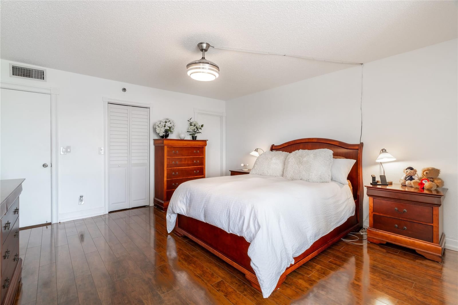 2206 S Cypress Bend Drive 803 — photo 9