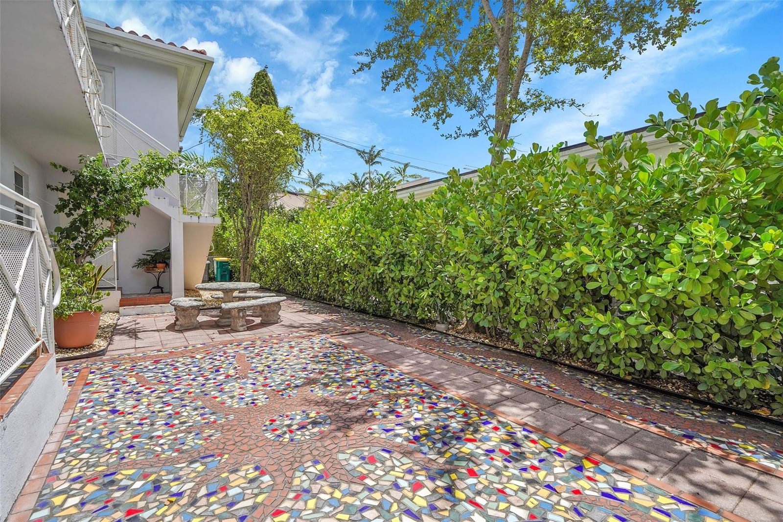 210 Mendoza Avenue 3 — photo 2