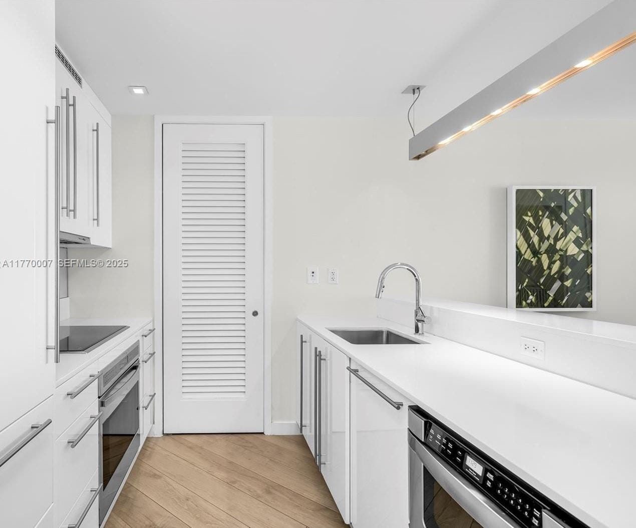 2201 Collins Avenue 1604, Miami Beach, FL 33139 photo 11