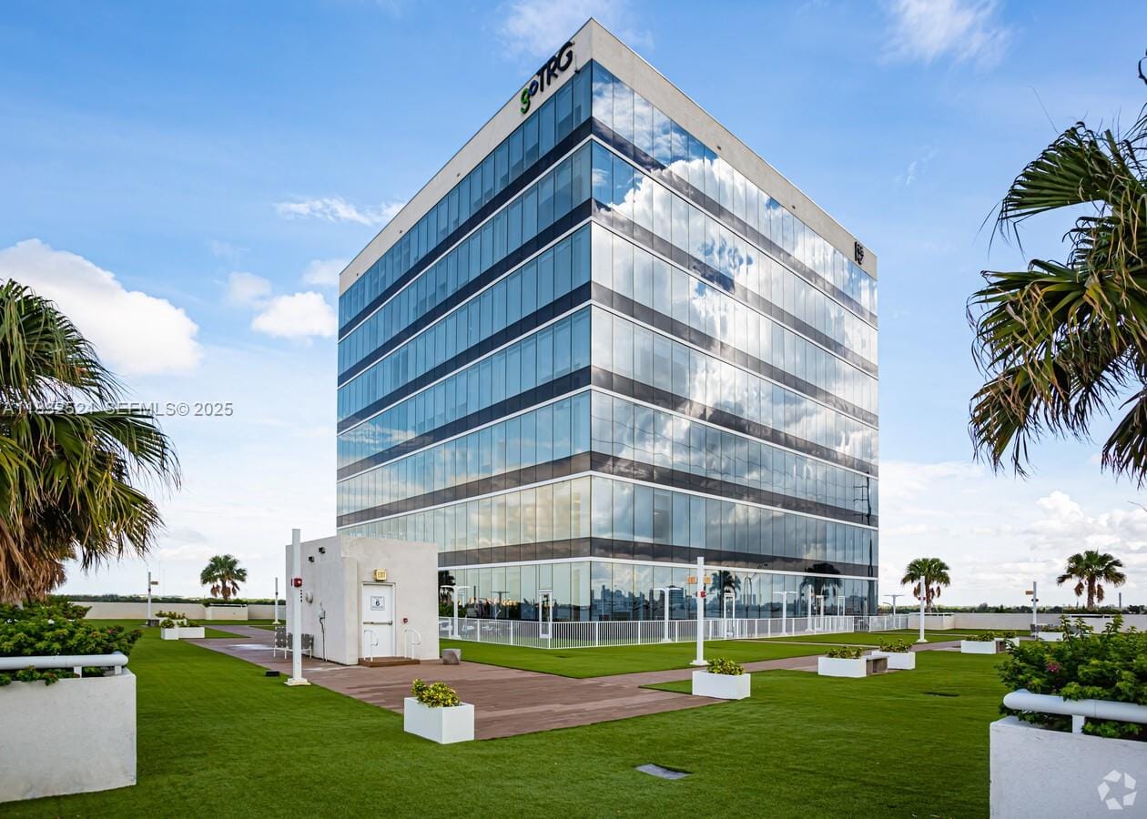 20200 W Dixie Highway 1002, Miami, FL 33180