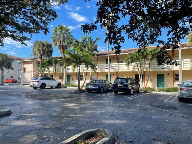 3276 NW 102nd Terrace 201-E, Coral Springs, FL 33065