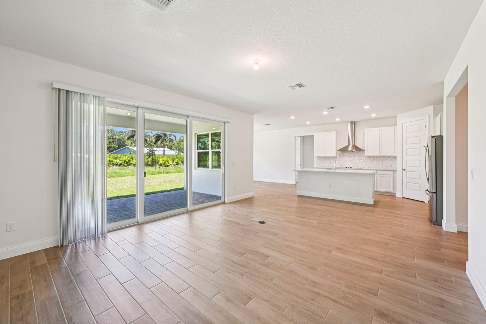 5665 Hampton Park Circle — photo 8
