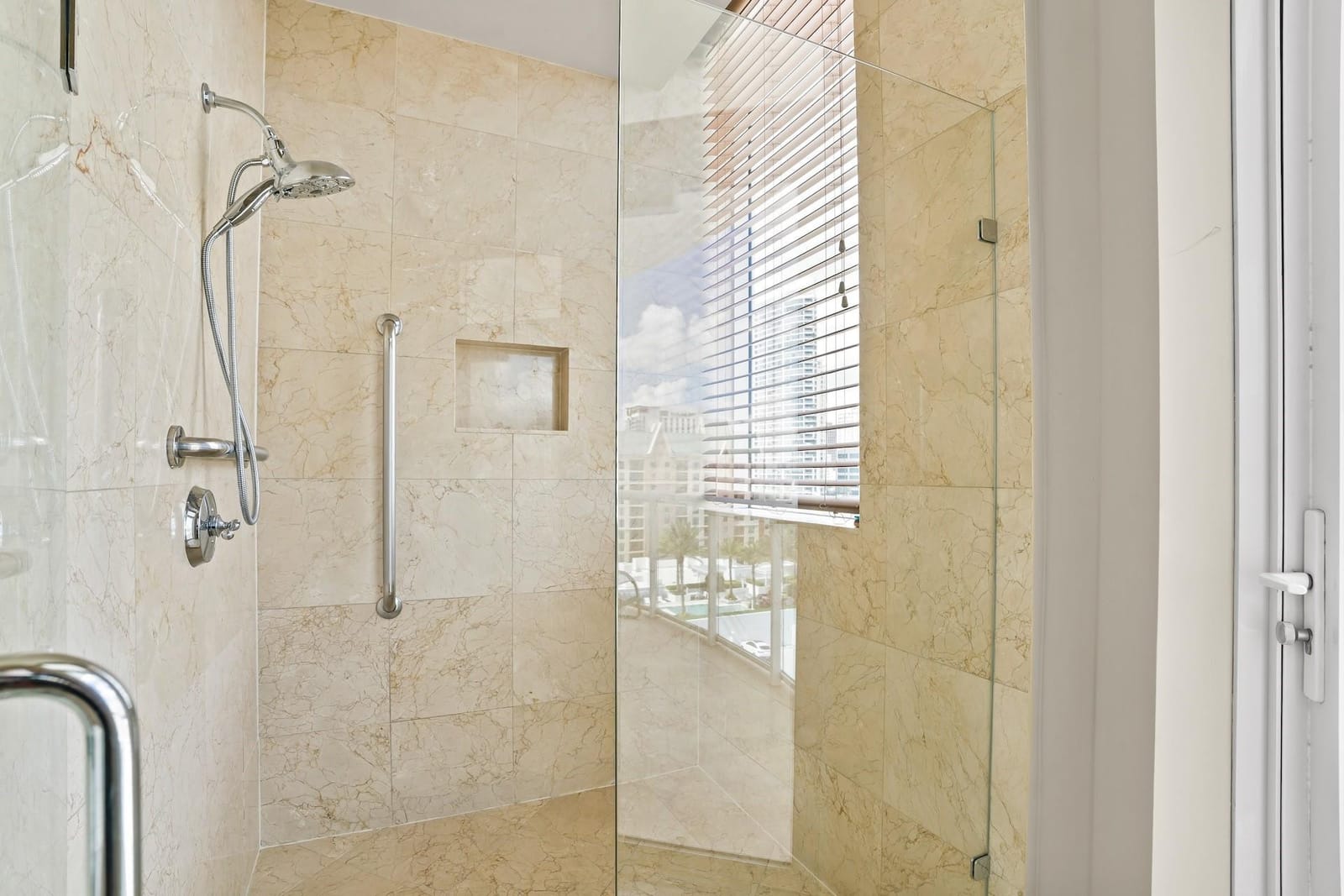 111 SE 8th Avenue 1501 — photo 10