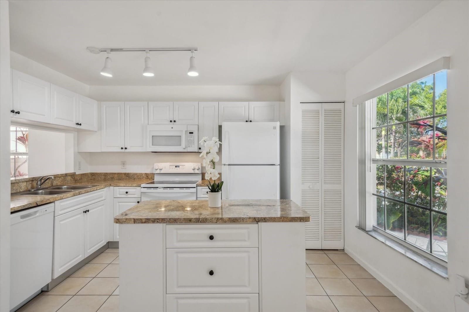 10845 NW 46th Drive — photo 11