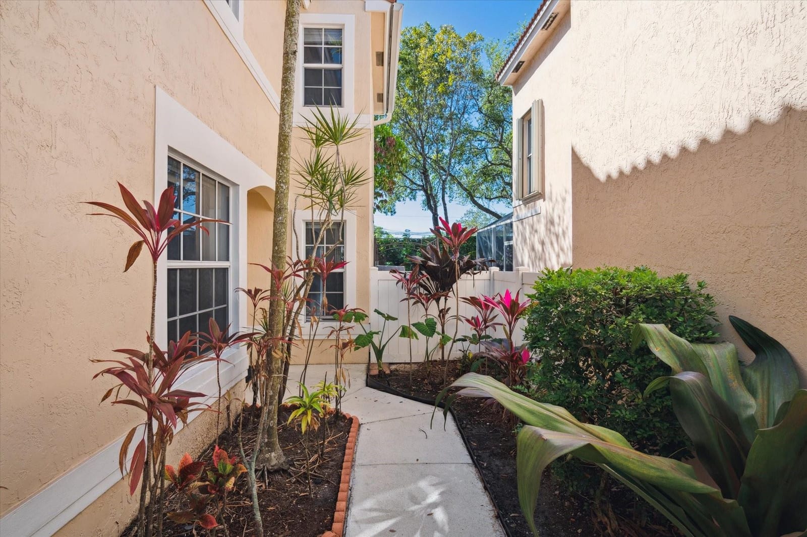 10845 NW 46th Drive — photo 3