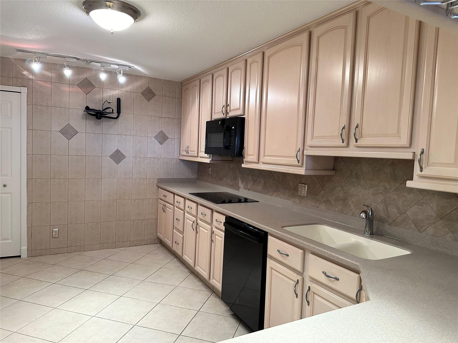 2500 Parkview Drive 814, Hallandale Beach, FL 33009 photo 13