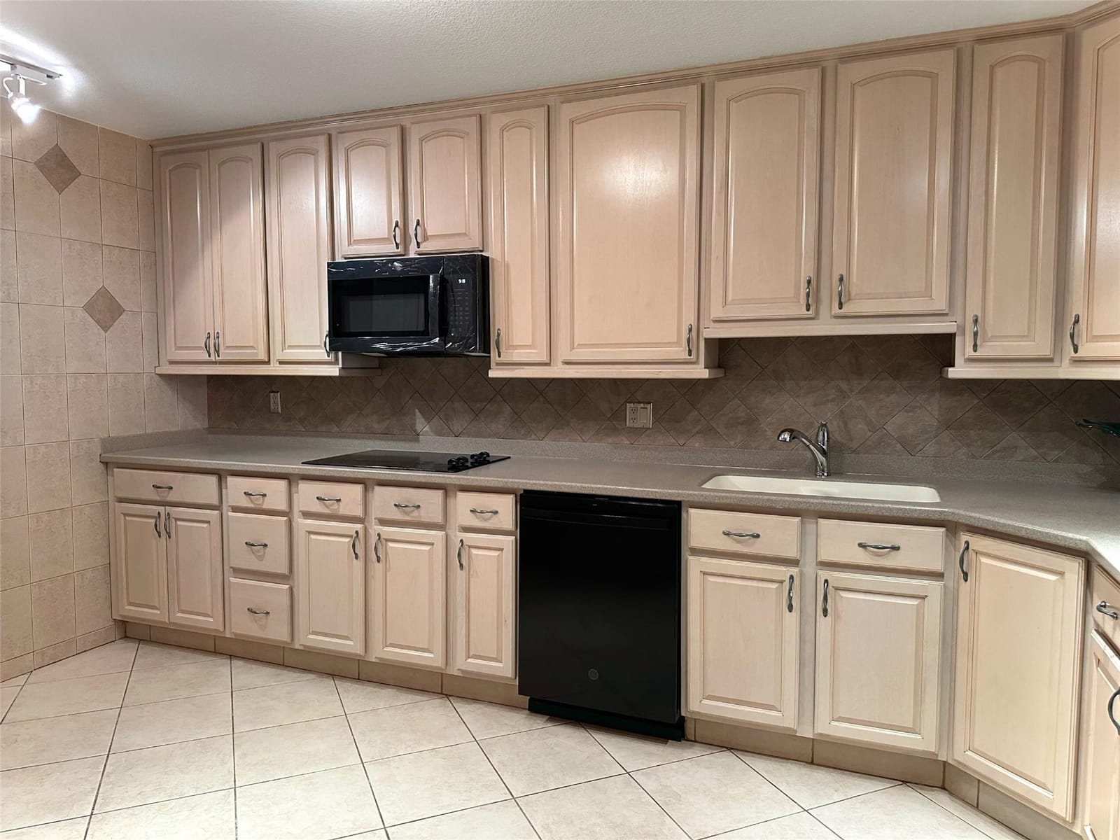 2500 Parkview Drive 814, Hallandale Beach, FL 33009 photo 14