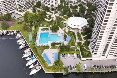 2500 Parkview Drive 814 — photo 4