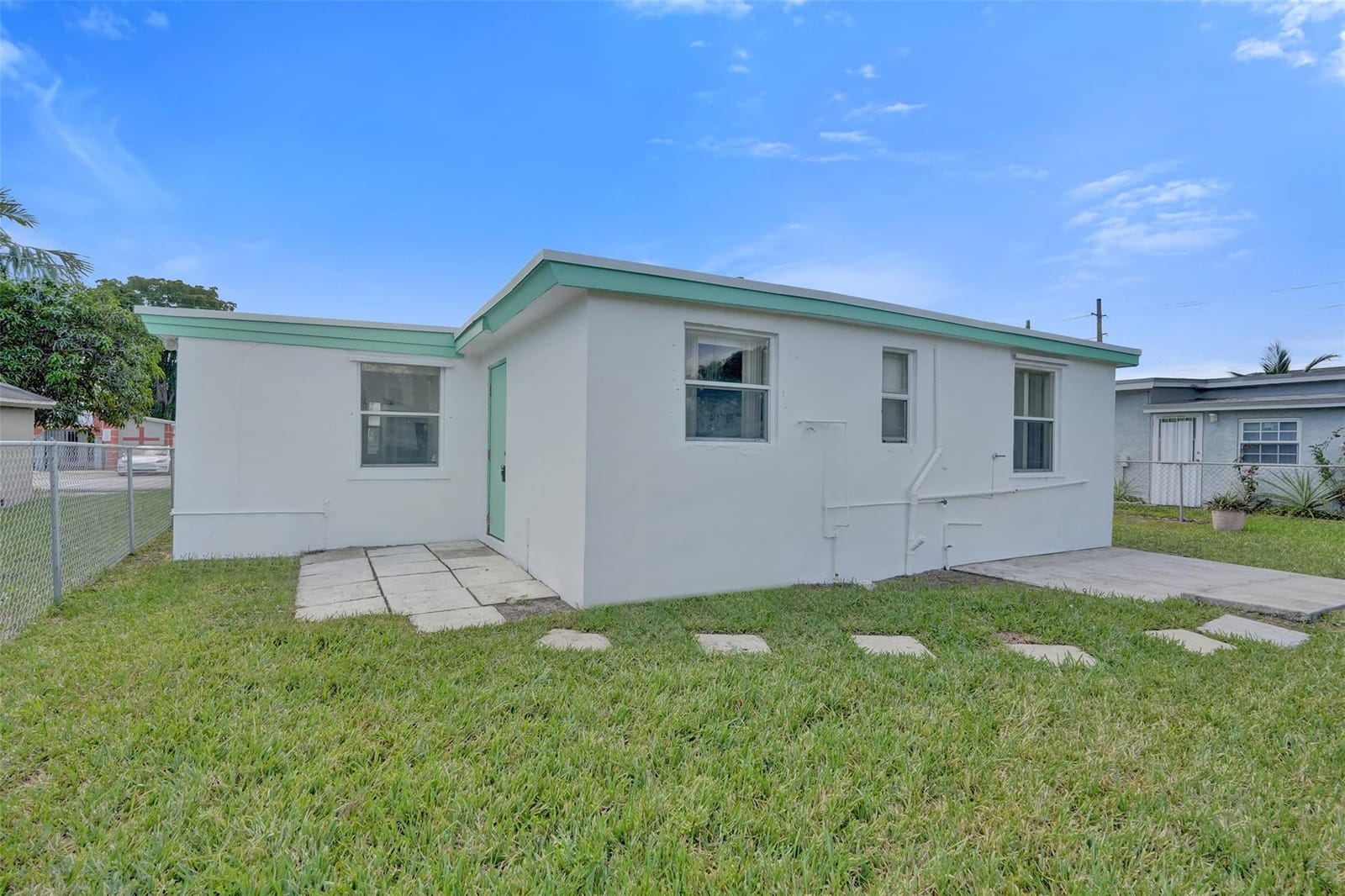2055 NW 8th Street, Pompano Beach, FL 33069 photo 15