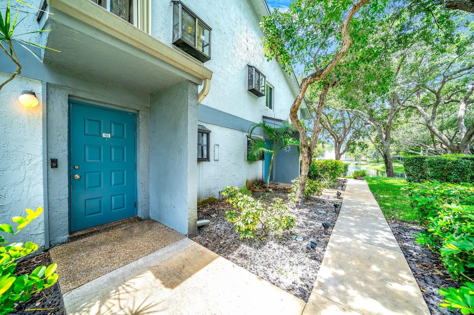 2717 S Oakland Forest Drive 102, Oakland Park, FL 33309