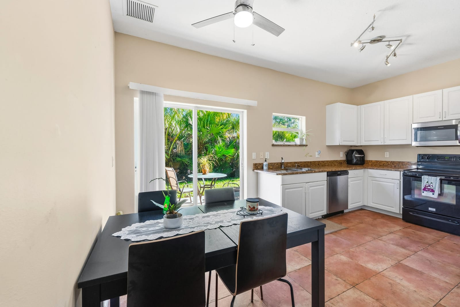 624 NE Bent Paddle Lane — photo 11